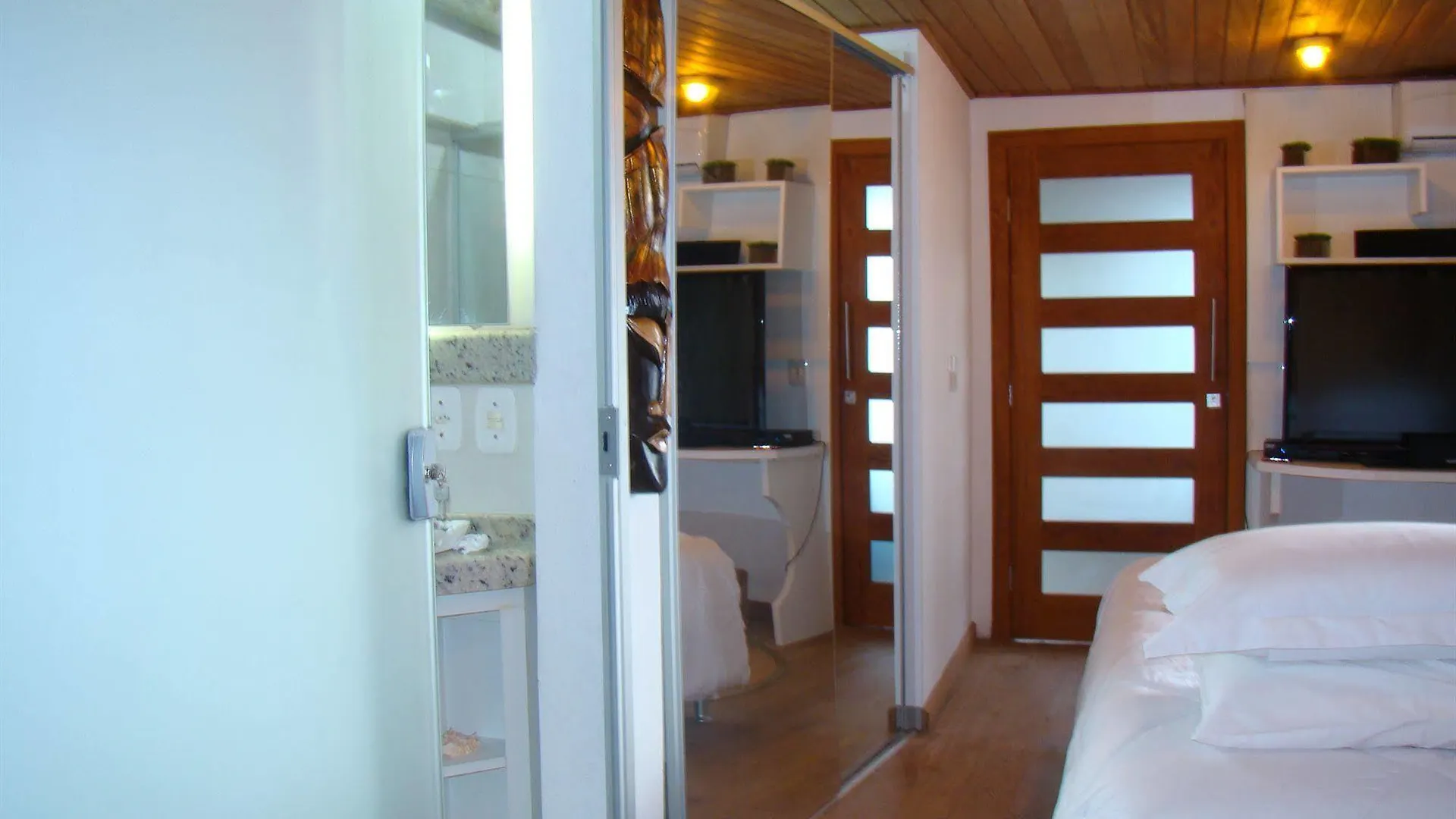 The Goldeneye Pousada Porto Belo Hotel